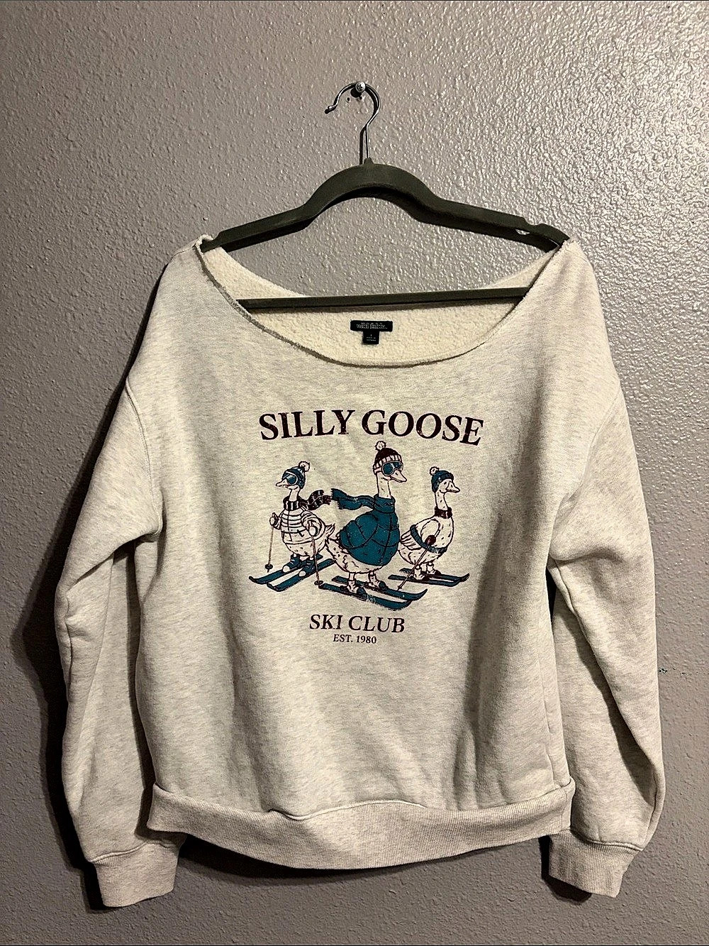 Wild Fable Silly Goose Ski Club Graphic Sweatshirt Size Small